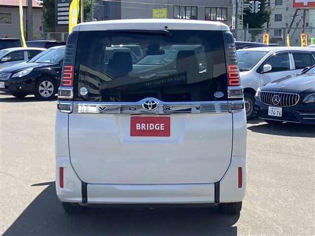 TOYOTA VOXY 4WD 2018