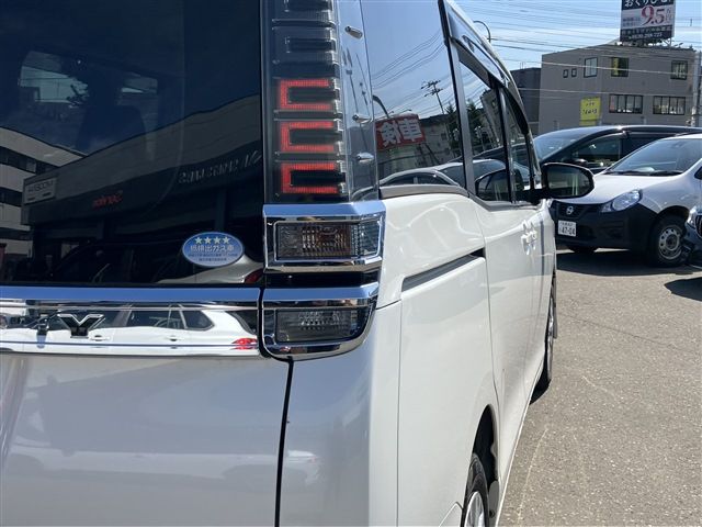 TOYOTA VOXY 4WD 2018