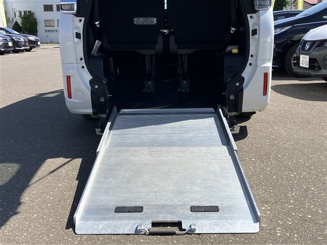 TOYOTA VOXY 4WD 2018