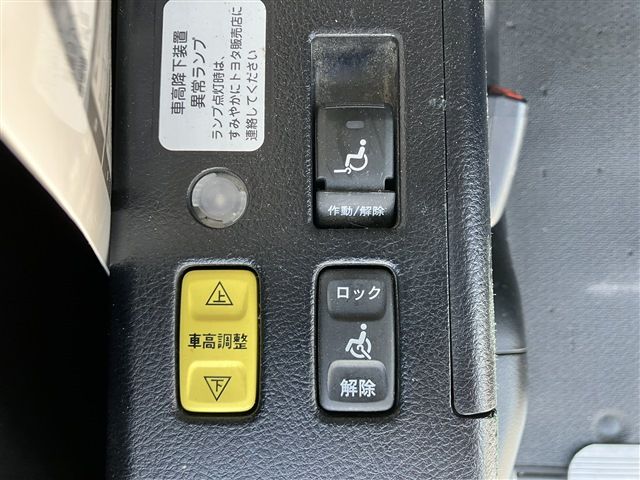 TOYOTA VOXY 4WD 2018