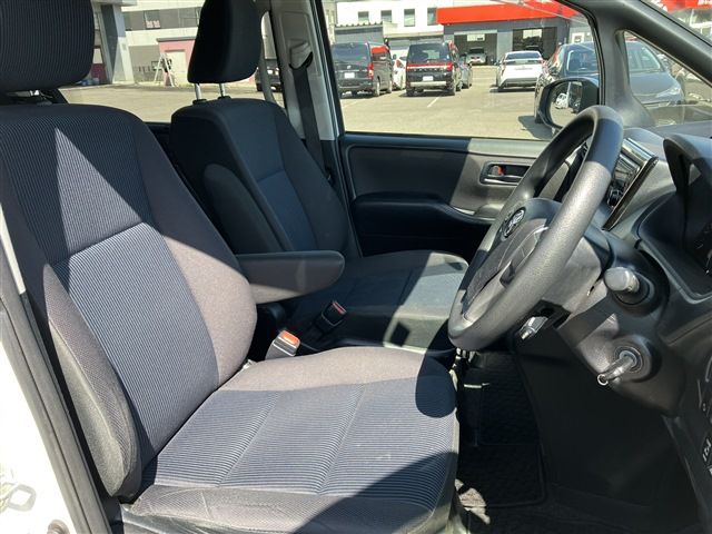 TOYOTA VOXY 4WD 2018