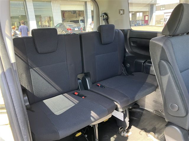 TOYOTA VOXY 4WD 2018