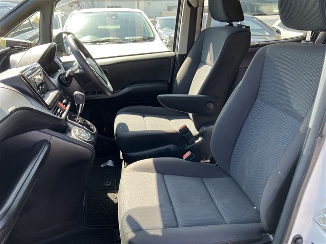 TOYOTA VOXY 4WD 2018