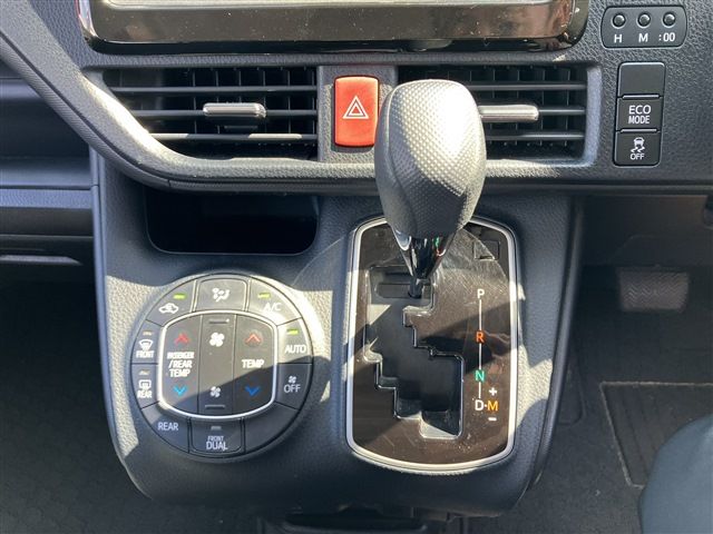 TOYOTA VOXY 4WD 2018