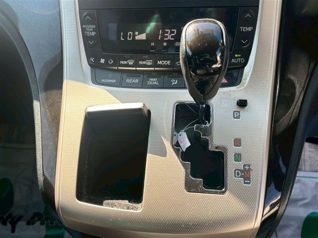 TOYOTA VELLFIRE 4WD 2013