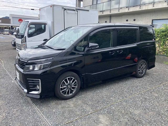 TOYOTA VOXY 2014