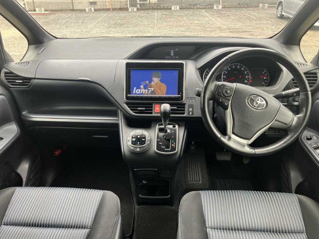 TOYOTA VOXY 2014