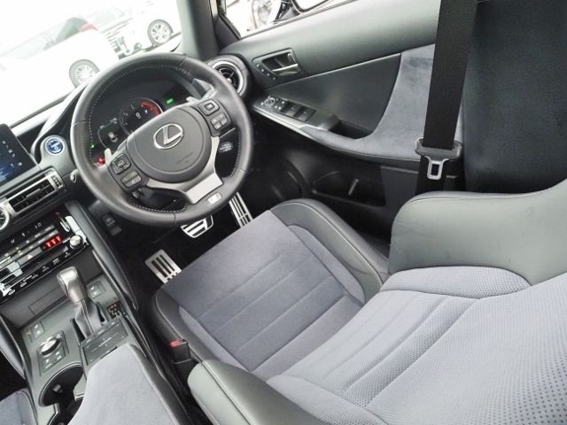 TOYOTA LEXUS IS300h 2022