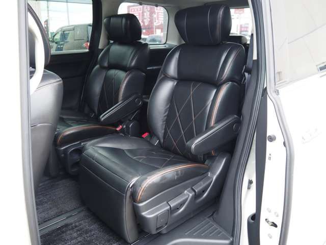 NISSAN ELGRAND  4WD 2014