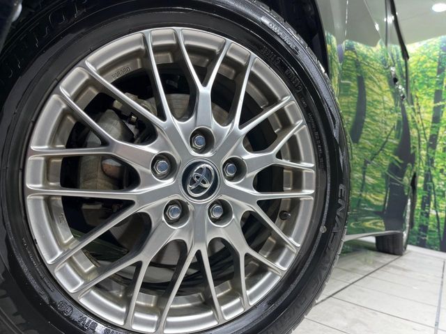 TOYOTA NOAH HYBRID 2017