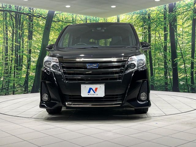 TOYOTA NOAH HYBRID 2017