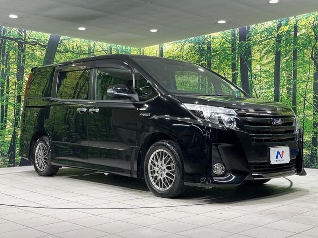 TOYOTA NOAH HYBRID 2017