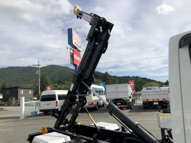 MITSUBISHI CANTER 2024