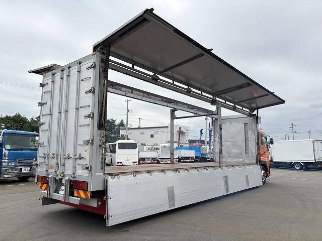 NISSAN DIESEL Quon 2011