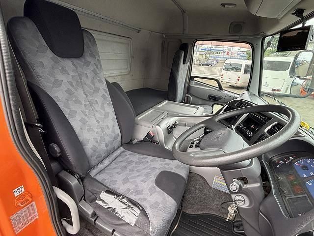 NISSAN DIESEL Quon 2011