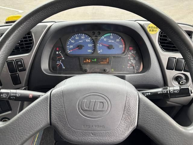 NISSAN DIESEL Quon 2011