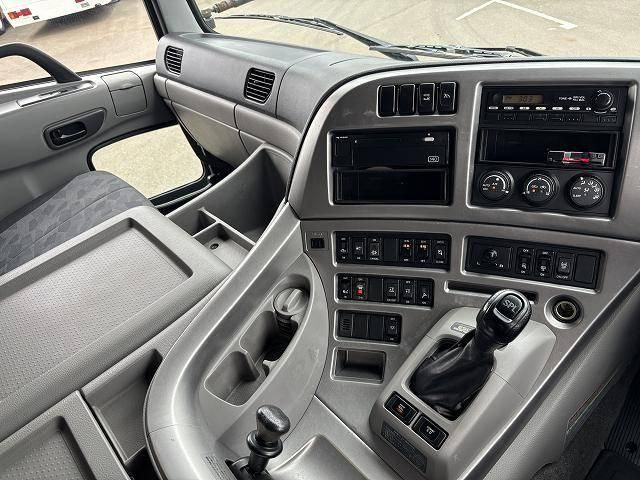 NISSAN DIESEL Quon 2011