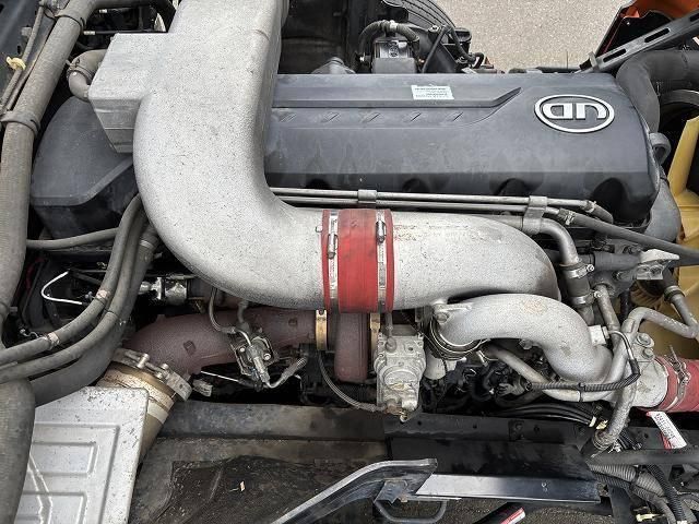 NISSAN DIESEL Quon 2011