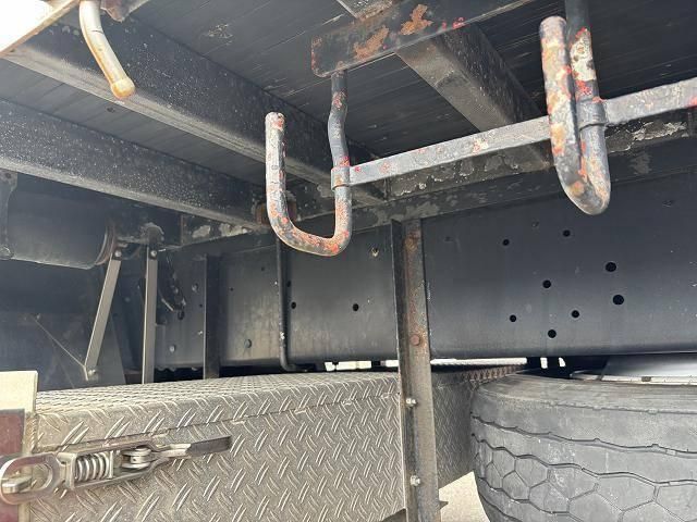 NISSAN DIESEL Quon 2011