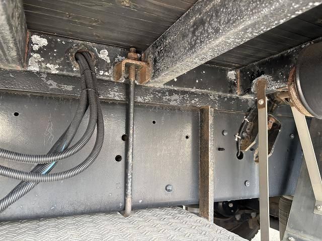 NISSAN DIESEL Quon 2011