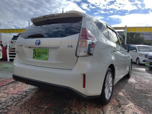 TOYOTA PRIUS Alpha 2015