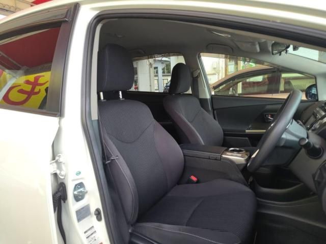 TOYOTA PRIUS Alpha 2015