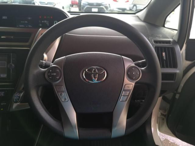 TOYOTA PRIUS Alpha 2015