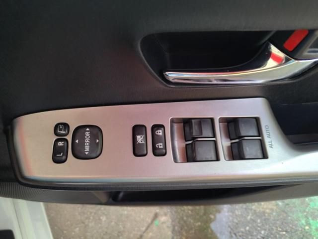 TOYOTA PRIUS Alpha 2015