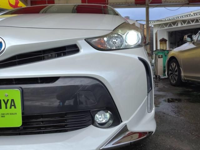 TOYOTA PRIUS Alpha 2015