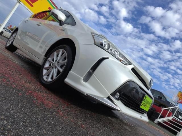 TOYOTA PRIUS Alpha 2015