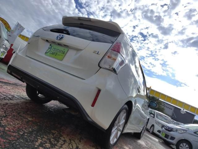 TOYOTA PRIUS Alpha 2015