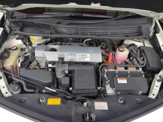 TOYOTA PRIUS Alpha 2015