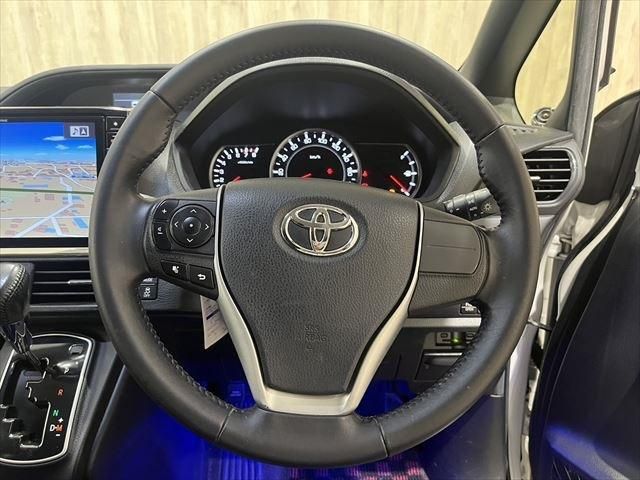 TOYOTA VOXY 2014