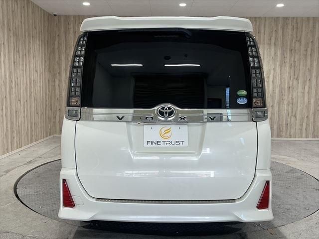TOYOTA VOXY 2014