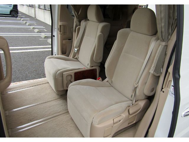 TOYOTA ALPHARD 4WD 2009
