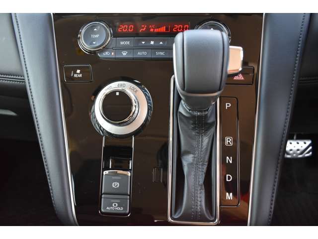 MITSUBISHI DELICA D:5 4WD 2025