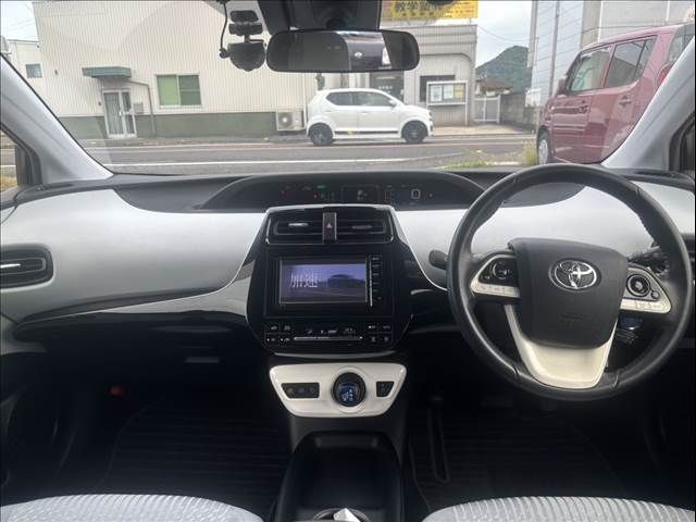 TOYOTA PRIUS 2016