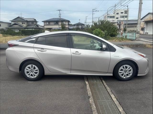 TOYOTA PRIUS 2016