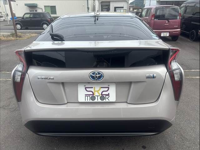 TOYOTA PRIUS 2016