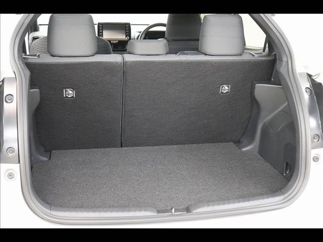 TOYOTA YARIS HYBRID 2021