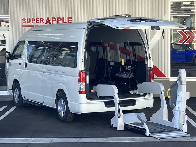 TOYOTA HIACE COMMUTER 4WD 2019