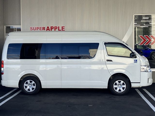 TOYOTA HIACE COMMUTER 4WD 2019