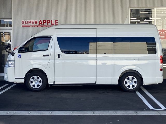 TOYOTA HIACE COMMUTER 4WD 2019