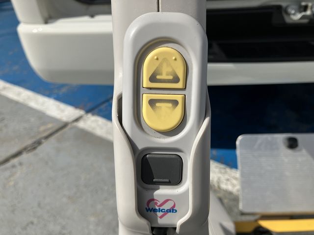 TOYOTA HIACE COMMUTER 4WD 2019