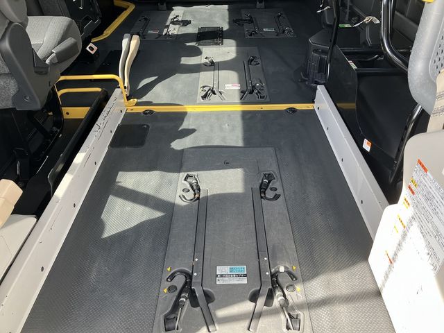 TOYOTA HIACE COMMUTER 4WD 2019