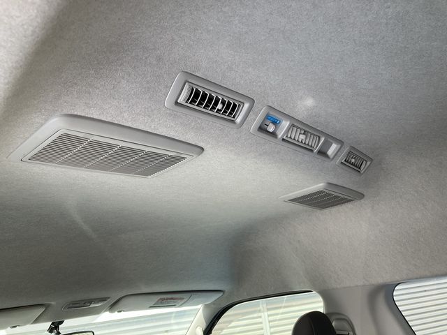 TOYOTA HIACE COMMUTER 4WD 2019