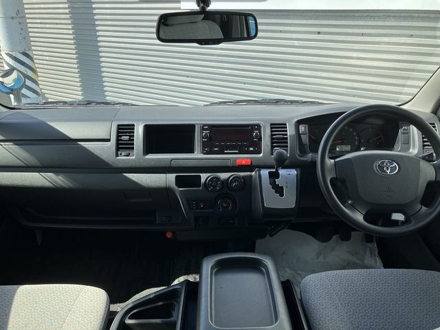 TOYOTA HIACE COMMUTER 4WD 2019