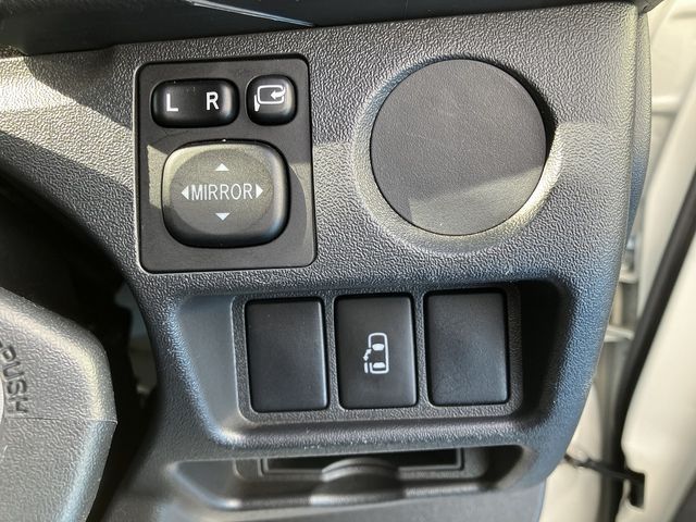 TOYOTA HIACE COMMUTER 4WD 2019