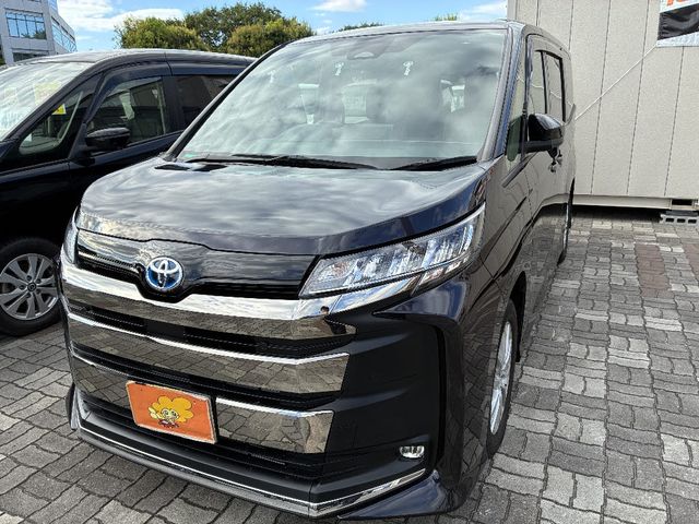 TOYOTA NOAH HYBRID 2022