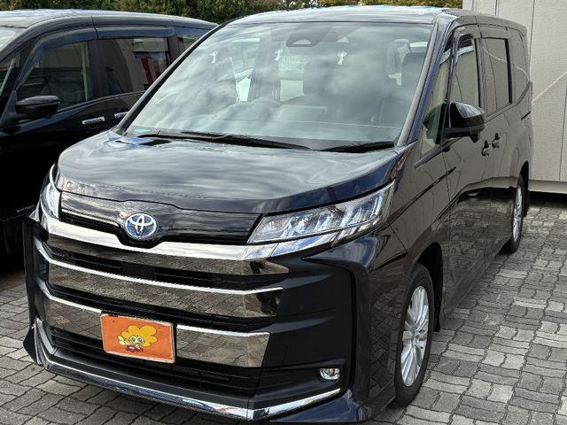 TOYOTA NOAH HYBRID 2022